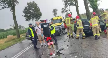 Trzy osoby poszkodowane. Zderzyły się trzy samochody [zdjęcia]