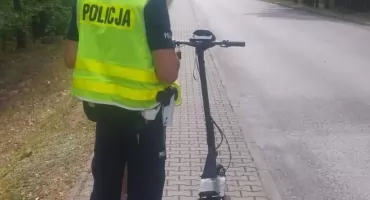 Nastolatka po alkoholu przewoziła na hulajnodze pasażerkę. 
