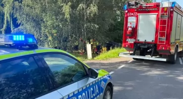 Auto na dachu, dwie osoby poszkodowane. Kierowca był pijany